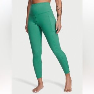 (L) VICTORIA'S SECRET
High-Intensity Running Leggings